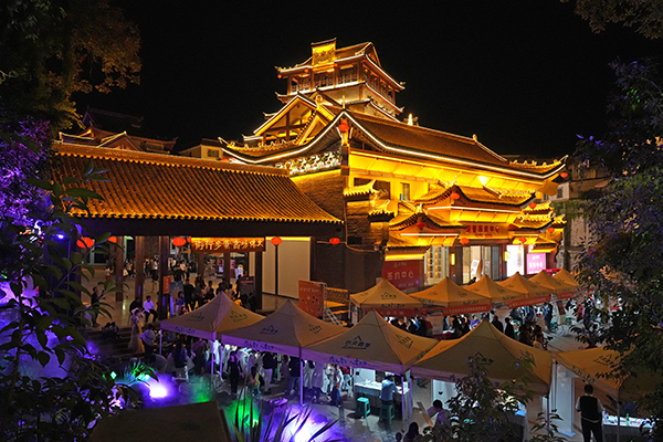 兴义：夜市搭台聚英才 招贤纳士筑未来(图2)